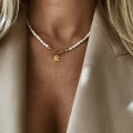 Naszyjnik z perłą naturalną i literką K srebro pozłacane 